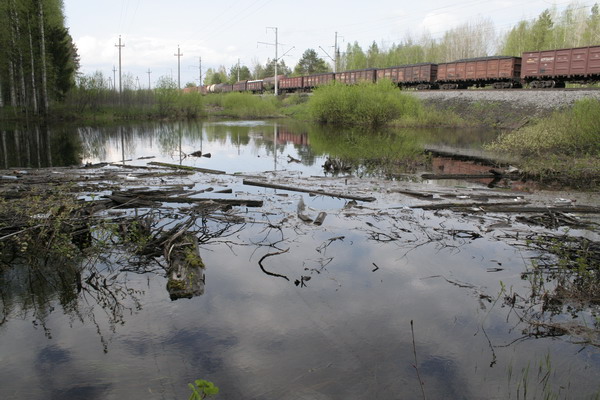 23_Lake_RailRoad.JPG (600x400; 94770 bytes)
